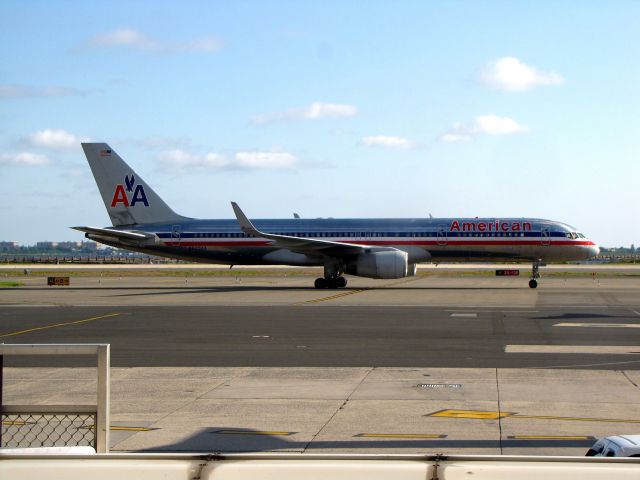 Boeing 757-200 (N625AA)