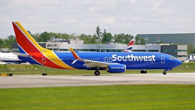 Boeing 737-800 (N8571Z) - SWA8700 taxis onto Rwy 16R for a ferry flight to KPHX on 5.24.18. (B737-8H4(WL) / ln 6946 / cn 36957). ATS installed the scimitar winglets and wifi after Boeing delivered to SWA on 5.15.18 and it will now enter regular service.