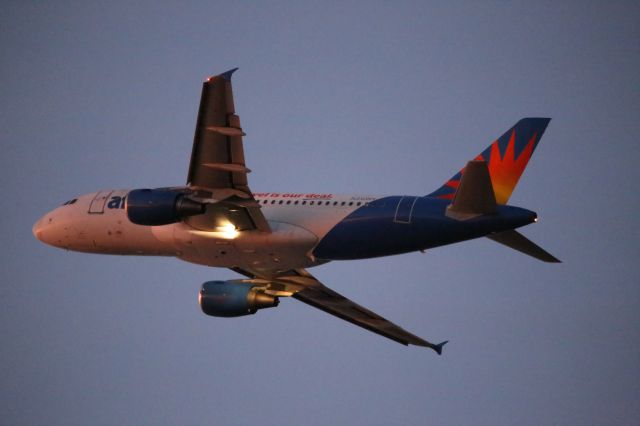 Airbus A319 (N310NV)