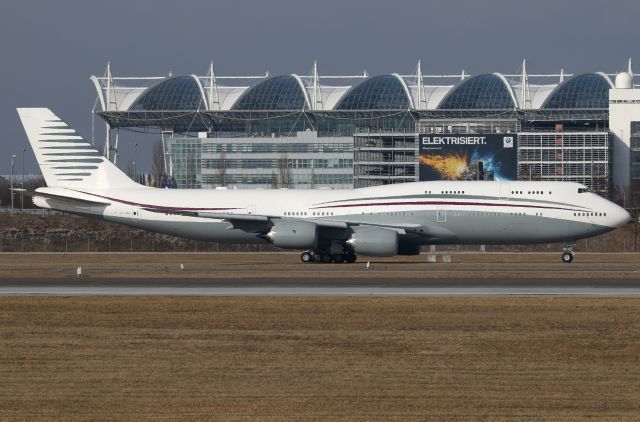 BOEING 747-8 (A7-HBJ)