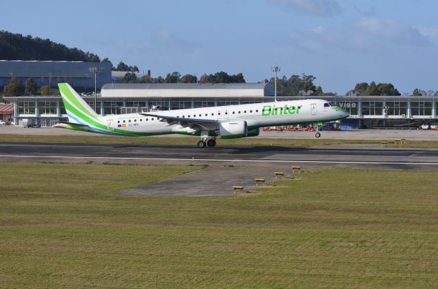 EMBRAER ERJ-190-400 (EC-NFA) - EC-NFA Landing At LEVX From GCXO. 28-11-2021