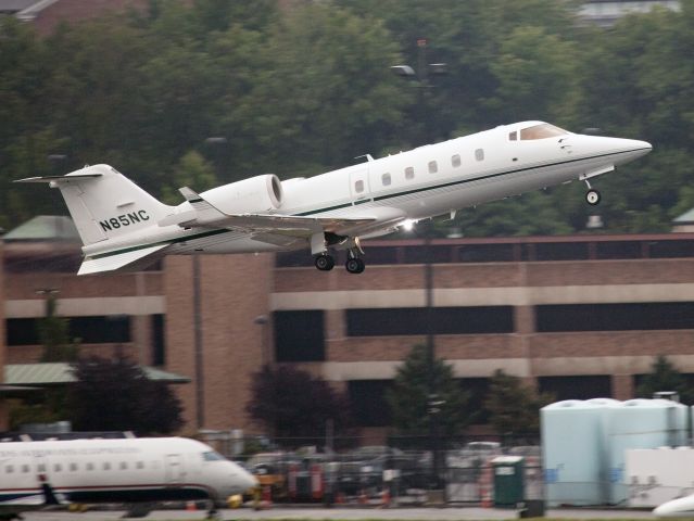 Learjet 25 (N85NC) - Take off runway 16 on a rainy morning. Westchester 3 SID.