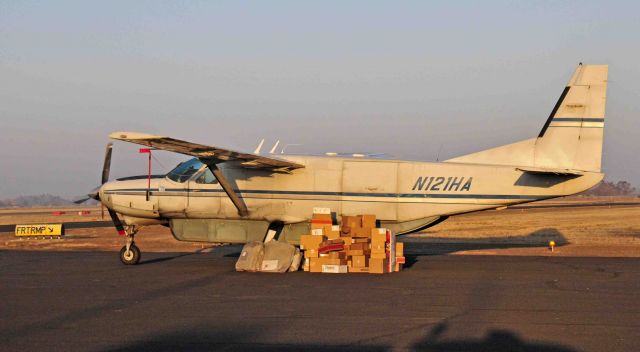 Cessna Caravan (N121HA) - December 23rd, lots of Christmas packages.