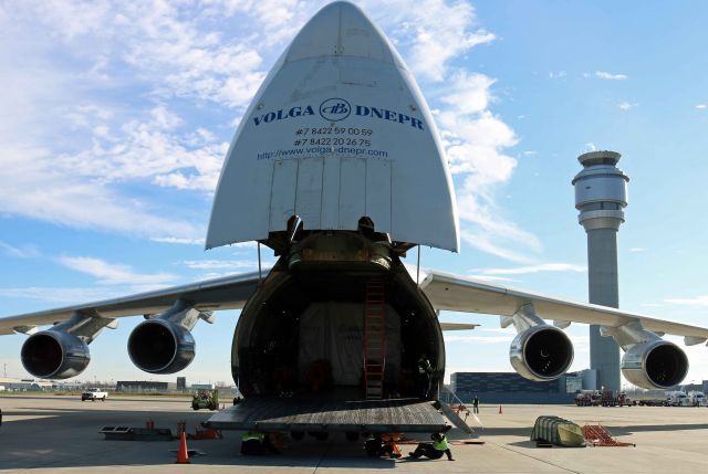 Antonov An-124 Ruslan (RA-82078) - A Volga-Dnepr Airlines Antonov AN-124-100 Ruslan, RA-82078, cn 9773054559153, on Pad-3 at Cleveland-Hopkins Int’l (KCLE) USA – Ohio, on 11 Nov 2015.