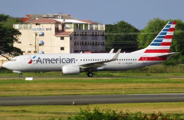 Boeing 737-800 (N808NN)