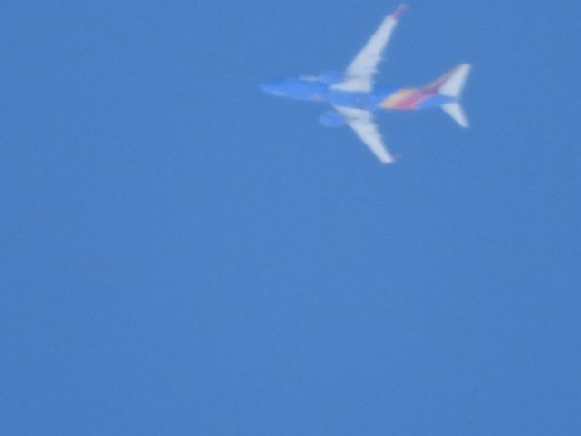 Boeing 737-700 (N7826B)
