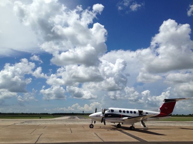 Beechcraft Super King Air 300 (N19MC)