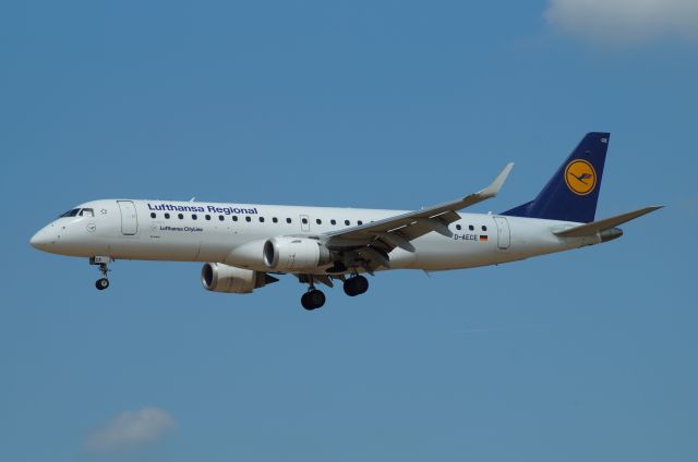 Embraer ERJ-190 (D-AECE)