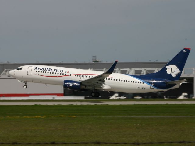 Boeing 737-800 (XA-MIA)