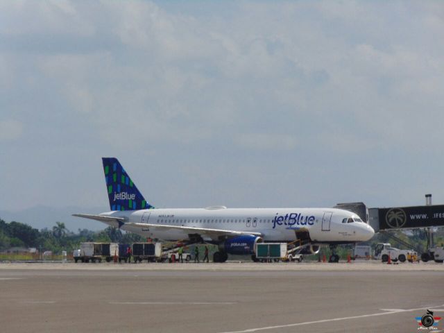 Airbus A320 (N653JB)