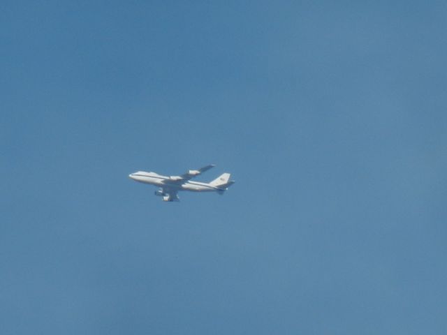 — — - A VERY RARE Catch! One of only two Operational E-4B Nightwatches flies by my house after departing Andrews Air Force Base, this is only 1/2 operational E-4Bs because two were damaged in a tornado in 2017 and it is unknown when those two will be Operational again