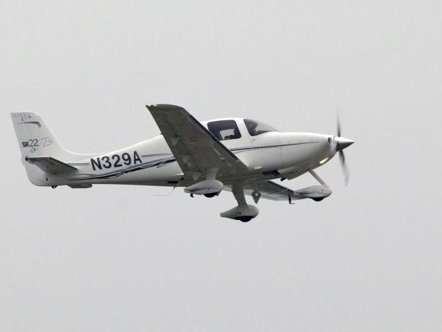 Cessna Skyhawk (N329A) - Take off runway 16.