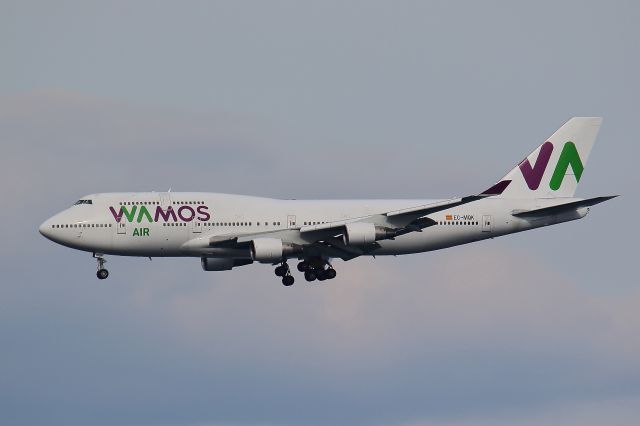 Boeing 747-400 (EC-MQK)