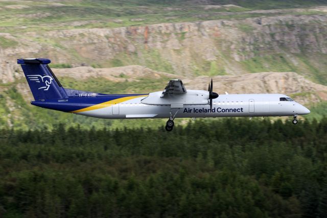 de Havilland Dash 8-400 (TF-FXI) - The morning arrival from RKV