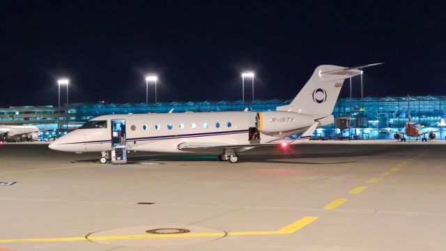 IAI Gulfstream G200 (M-INTY)