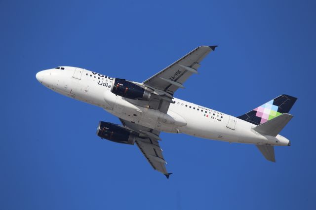 Airbus A320 (XA-VOK)