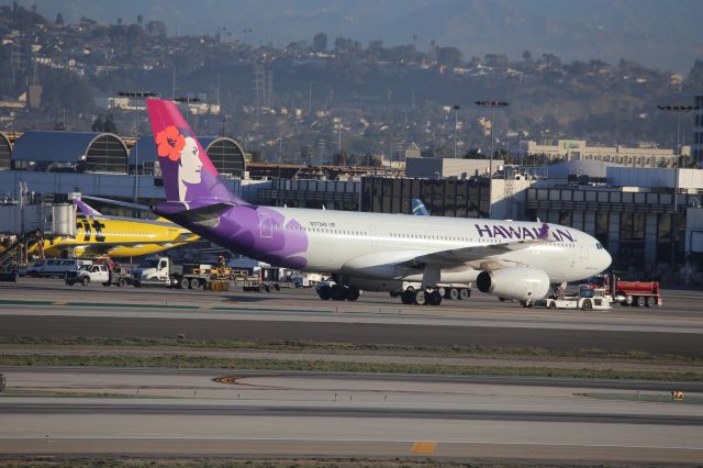 Airbus A330-200 (N373HA)