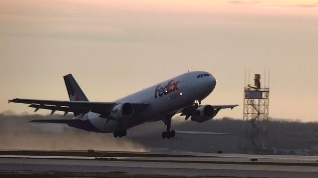 Airbus A300F4-600 — - Love this view! Early morning spotting before school!