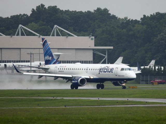 Embraer ERJ-190 (N334JB) - Take off runway 16. Westchester 3 SID.