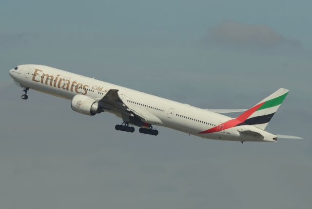 BOEING 777-300ER (A6-EBB)