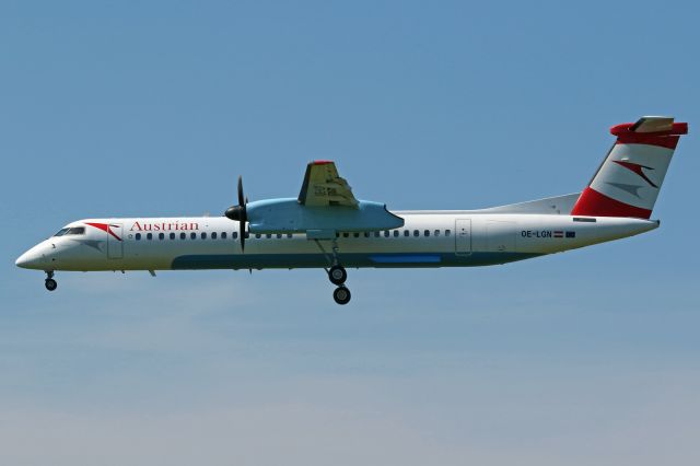 de Havilland Dash 8-300 (OE-LGN)