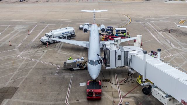 Embraer ERJ-135 (N689EC)