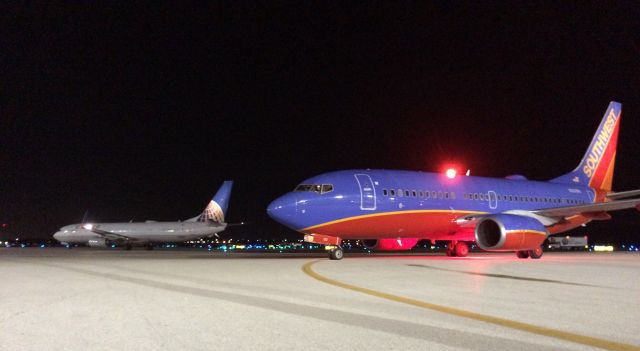 Boeing 737-700 — - First one for us out in the morning to BWI. United plane going to IAH