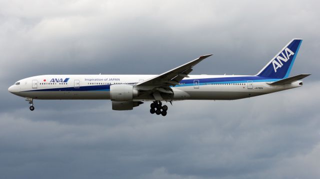 Boeing 777-200 (JA792A)