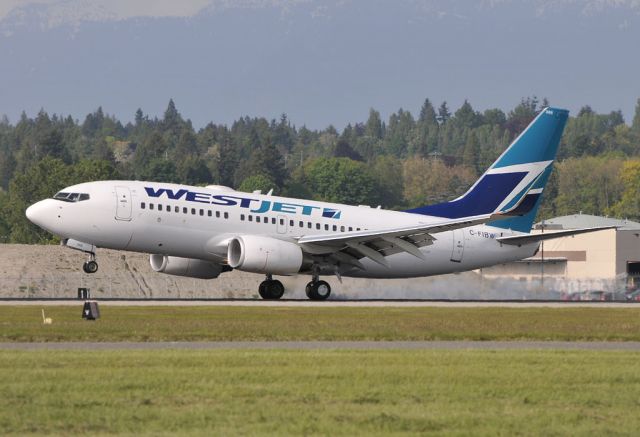 Boeing 737-700 (C-FIBW)