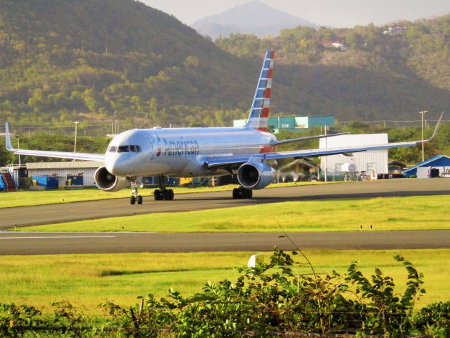 Boeing 757-200 (N199AN)