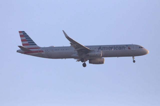 Airbus A321 (N154AA)