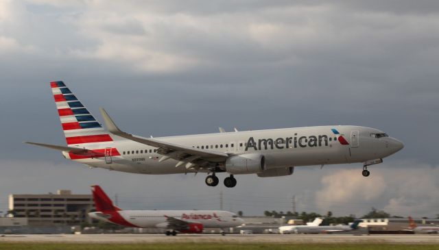 Boeing 737-800 (N889NN) - Landing at MIA on the evening of the 7th of June, 2018.