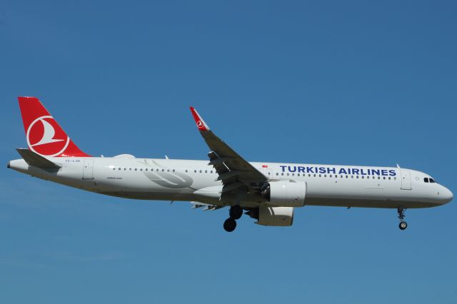 Airbus A321 (TC-LSE) - Lisboa 5-05-2019