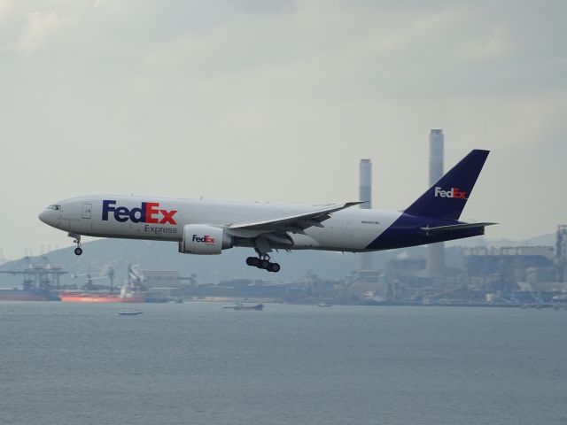 BOEING 777-200LR (N890FD)