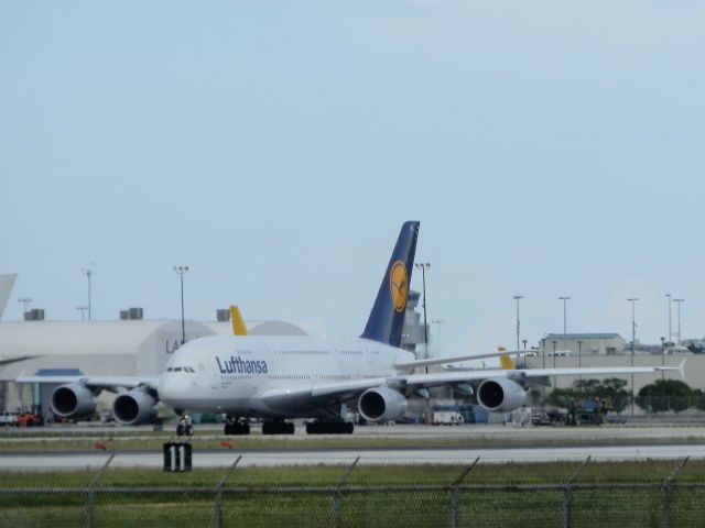 Airbus A380-800 (D-AIML)