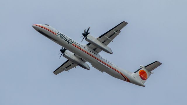 de Havilland Dash 8-400 (N421QX) - Meatball departs KSEA