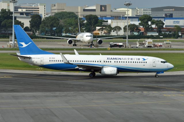 Boeing 737-800 (B-1912)