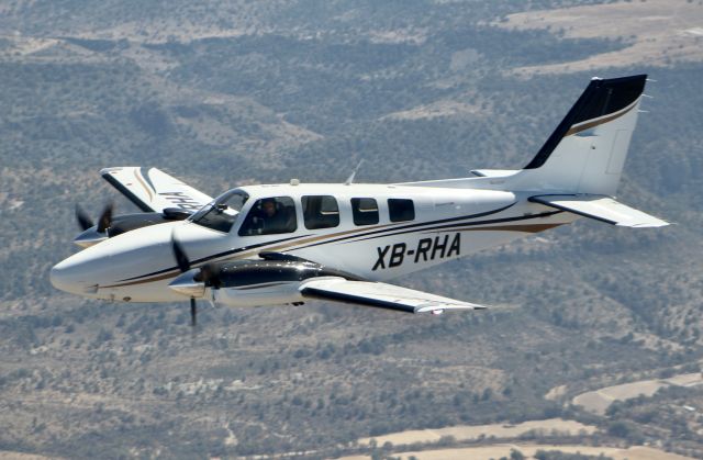 Beechcraft Baron (58) (XB-RHA)