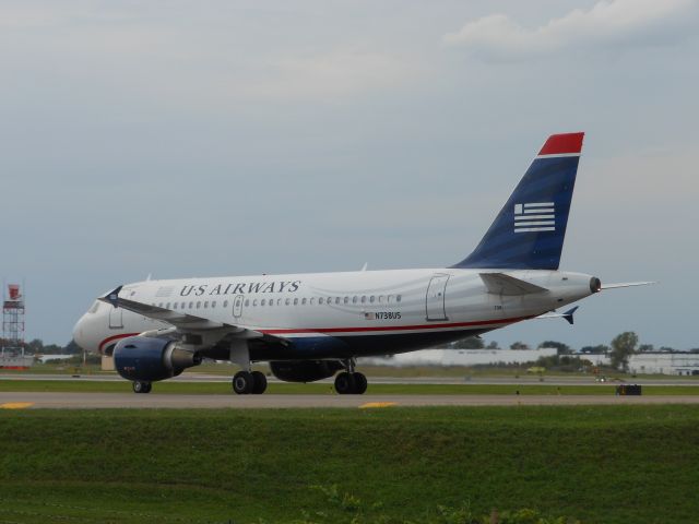 Airbus A319 (N738US)