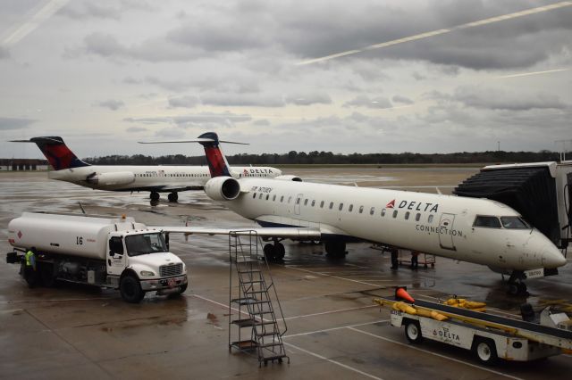 Canadair Regional Jet CRJ-700 (N713EV) - Rainy day in Norfolk