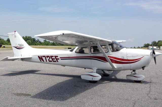 Cessna Skyhawk (N72EF) - Fuel stop in Hickory, NC