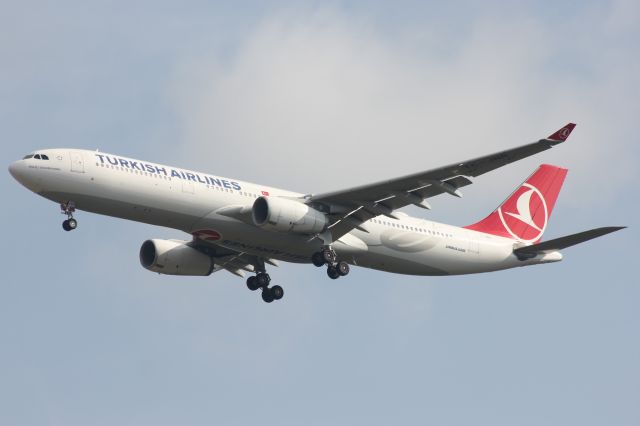 Airbus A330-300 (TC-JNR)