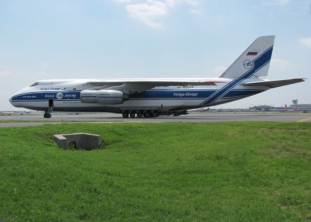 Antonov An-124 Ruslan (RA-82074)