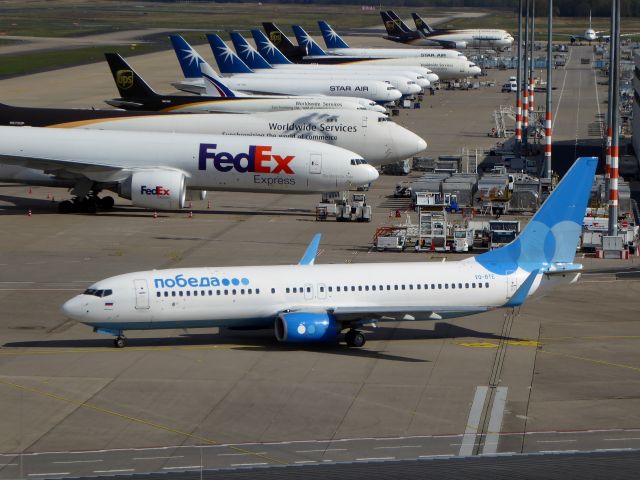 Boeing 737-800 (VQ-BTE) - Pobeda Airlines B737-800(WL) VQ-BTE taxiing to 32R CGN. 17.04.2016.