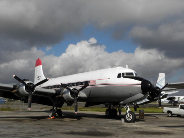 Douglas C-54 Skymaster (N9015Q)