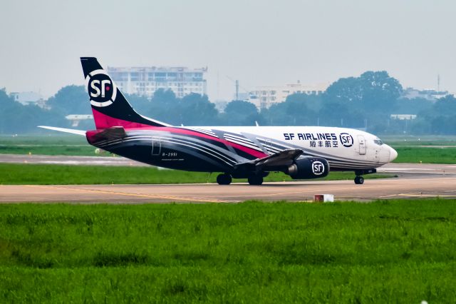 BOEING 737-300 (B-2951)