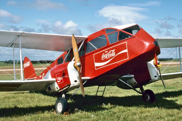 De Havilland Canada Twin Otter (VH-AQU) - DE HAVILLAND AUSTRALIA - DH-84A DRAGON 3 - REG : VH-AQU (CN DHA2048) - MURRAY BRIDGE AIRPORT SA. AUSTRALIA - YMBD 16/9/1984