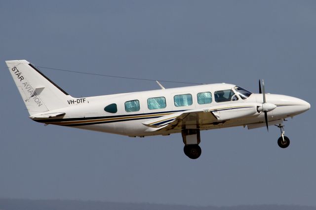 Piper Navajo (VH-DTF)