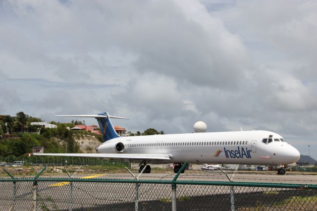 McDonnell Douglas MD-83 (P4-MDG) - Mad Dog cleared for take off from SXM