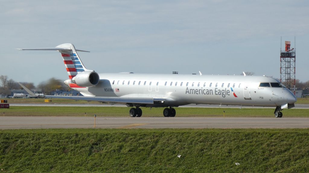 Canadair Regional Jet CRJ-900 (N569NN)